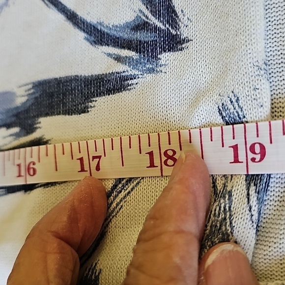 Floral‎ Print Ragland Sleeve Top. Made in ITALY. Oversized 4. WhiteW/ Blue/gray - Picture 7 of 8